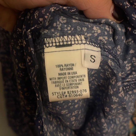 Beautiful, Super soft: Bella Dahl, floral blouse. - Picture 6 of 7